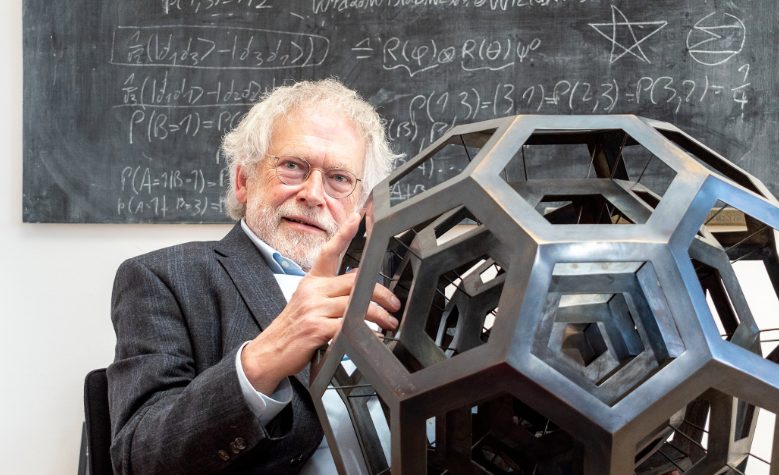 证明爱因斯坦错了！诺贝尔物理学奖今年颁给量子纠缠，潘建伟导师加冕！