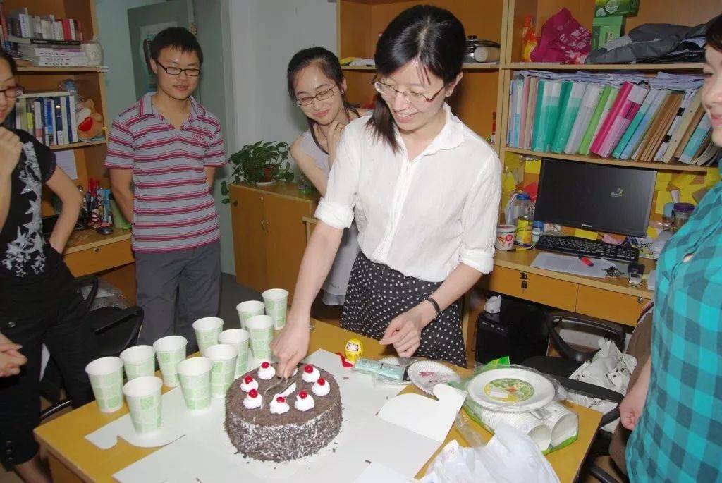 三次被提名院士，学生人手一篇CNS，女神胡海岚再获联合国“世界杰出女科学家奖”！