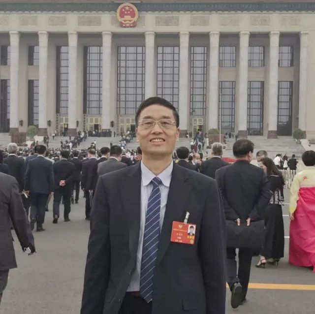 委员建议：博士生发表学术论文与申请学位应该脱钩！